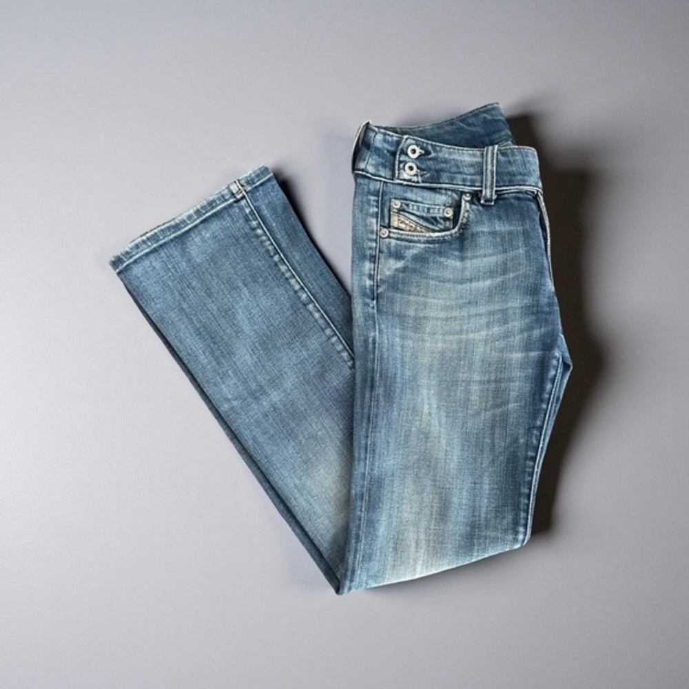DIESEL WOMENS STRAIGHT LEG JEANS 2004